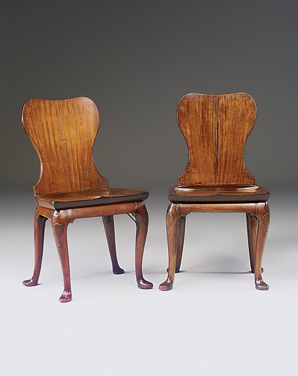 Paar George II halstoelen, ca. 1730 door English School