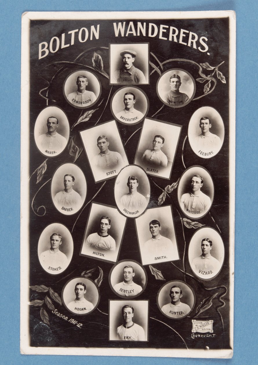 Ansichtkaart van Bolton Wanderers FC spelers, seizoen 1911-12 door English School
