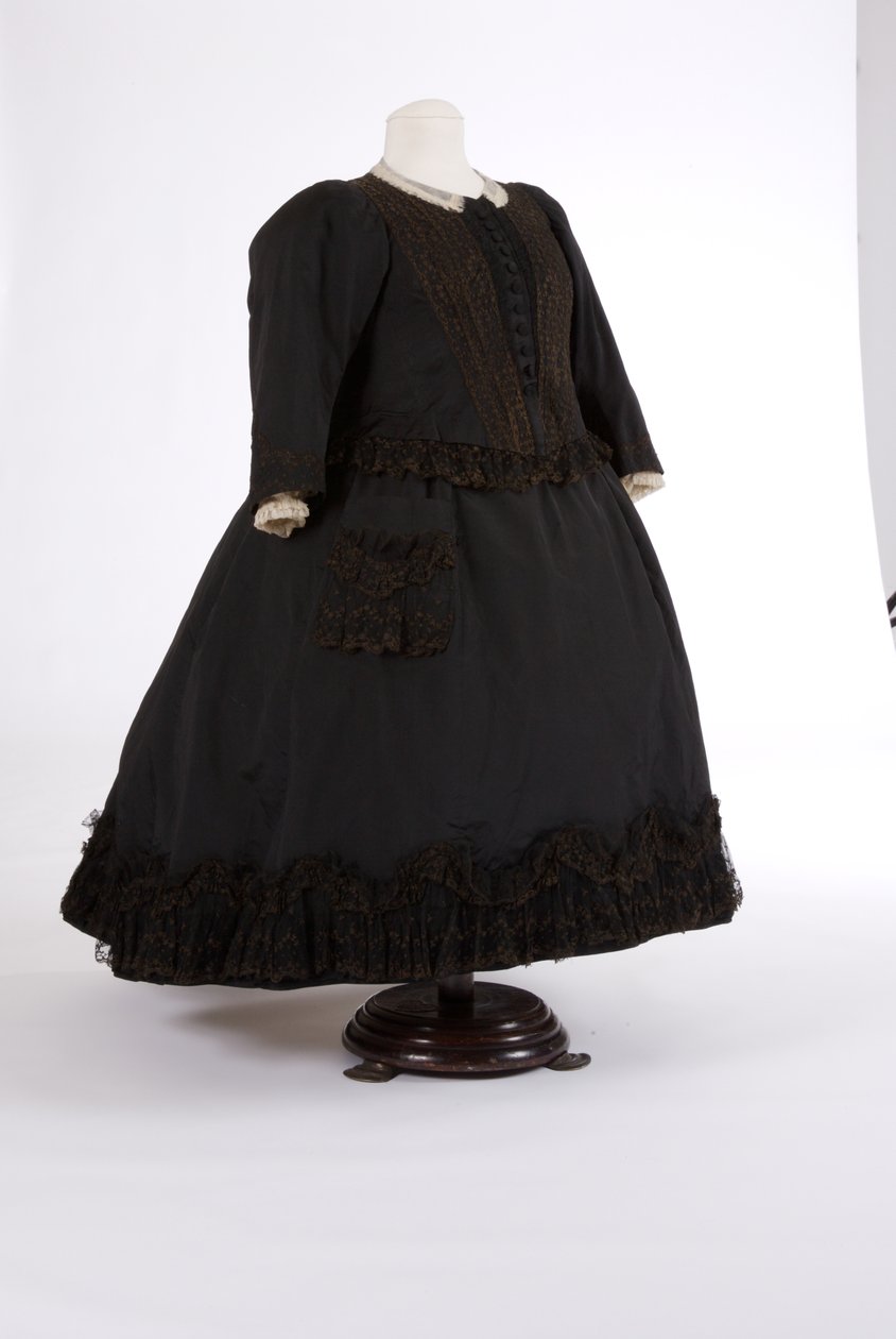 Jurk van Koningin Victoria, 1890s (zijde & net) door English School