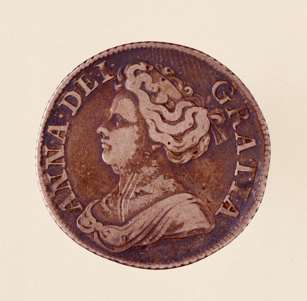 Zilveren Engelse Groschen, regering van koningin Anne Stuart (Anne van Groot-Brittannië) (1665-1714) 1712. Diam. 2,5 cm Napels, archeologisch museum door English School