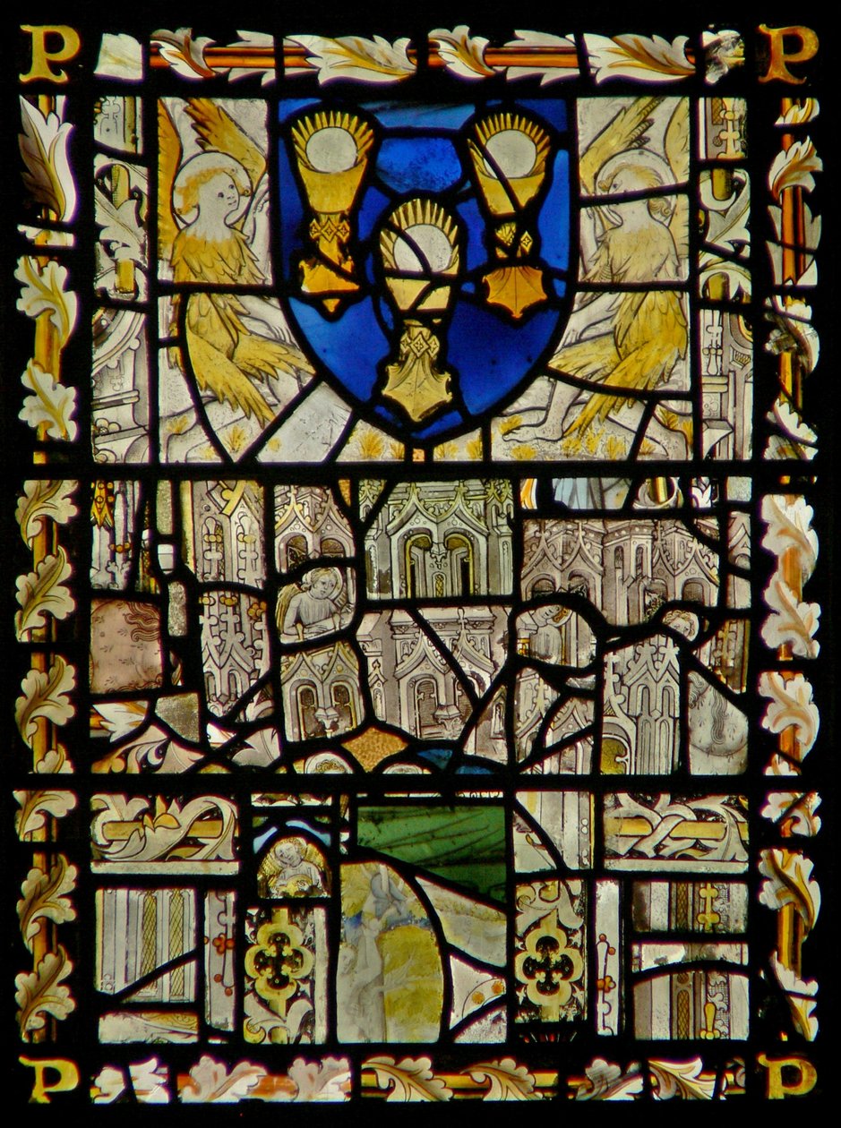 Het oostelijke raam met een schild met emblemen van het Sacrament; fragmenten van een baldakijn met figuren door English School