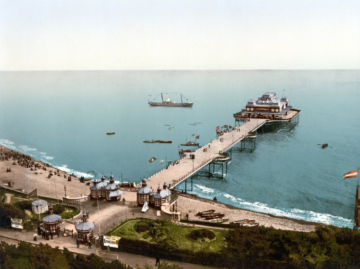 Victoria Pier, Folkestone door English School