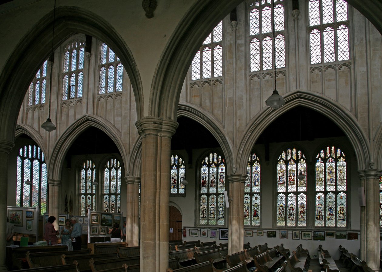 Raam met een uitzicht op de noordkant van de kerk door English School