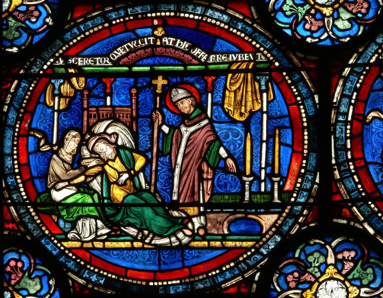 Een scène uit een St. Thomas Becket wonderraam: Julia Puintel wordt naar het graf gestuurd door English School