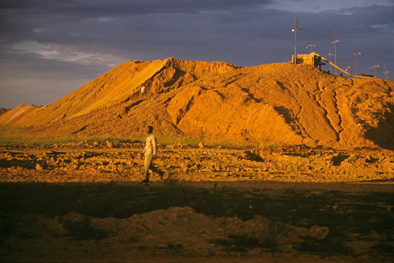 Tinmijn op het Jos Plateau, Nigeria, Afrika door Erich Lessing