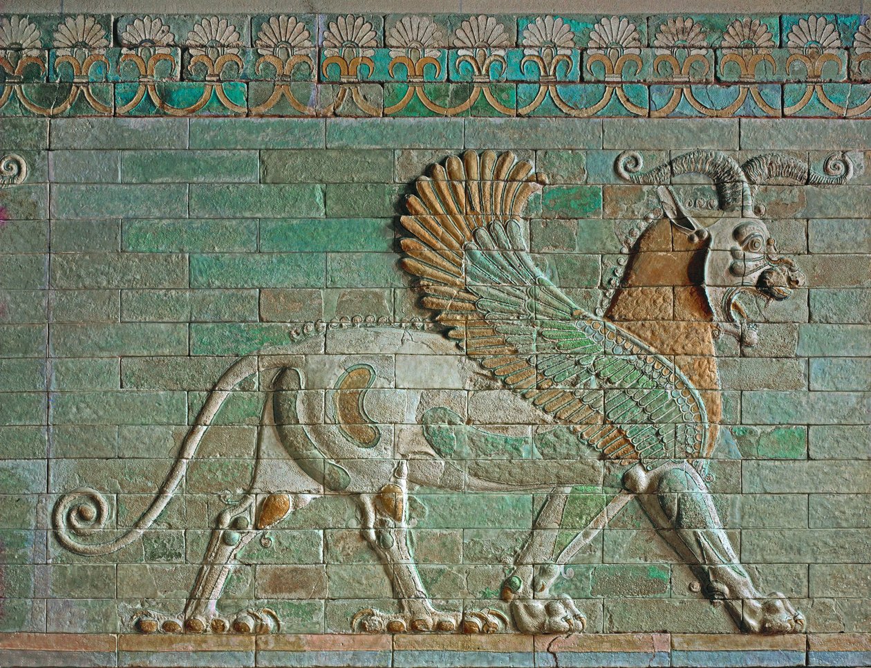 Gevleugelde leeuw met ramskop en griffioenen achterpoten ... door Erich Lessing