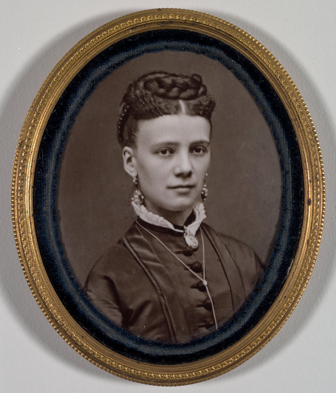 Portret van een vrouw, 1879 door Etienne Carjat