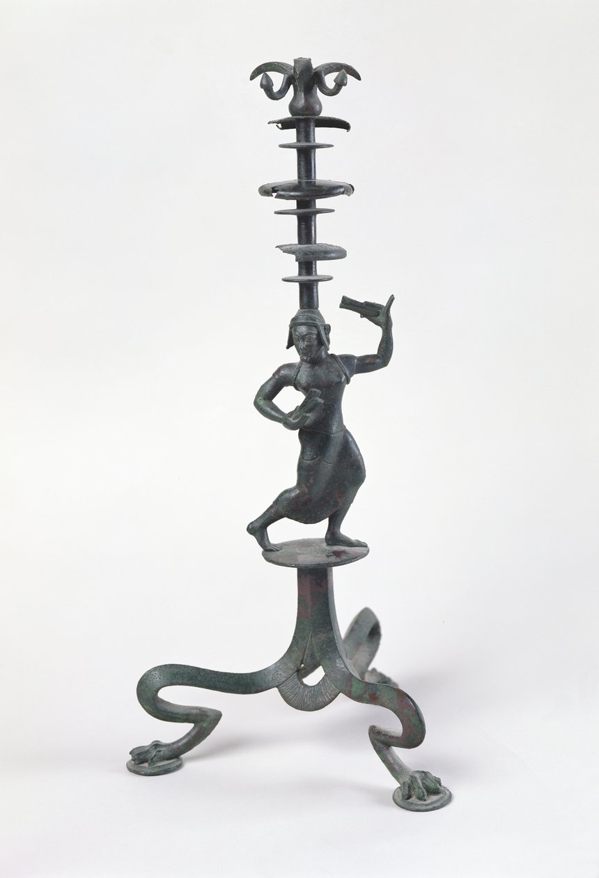 Kandelaar met een danseres met castagnetten door Etruscan