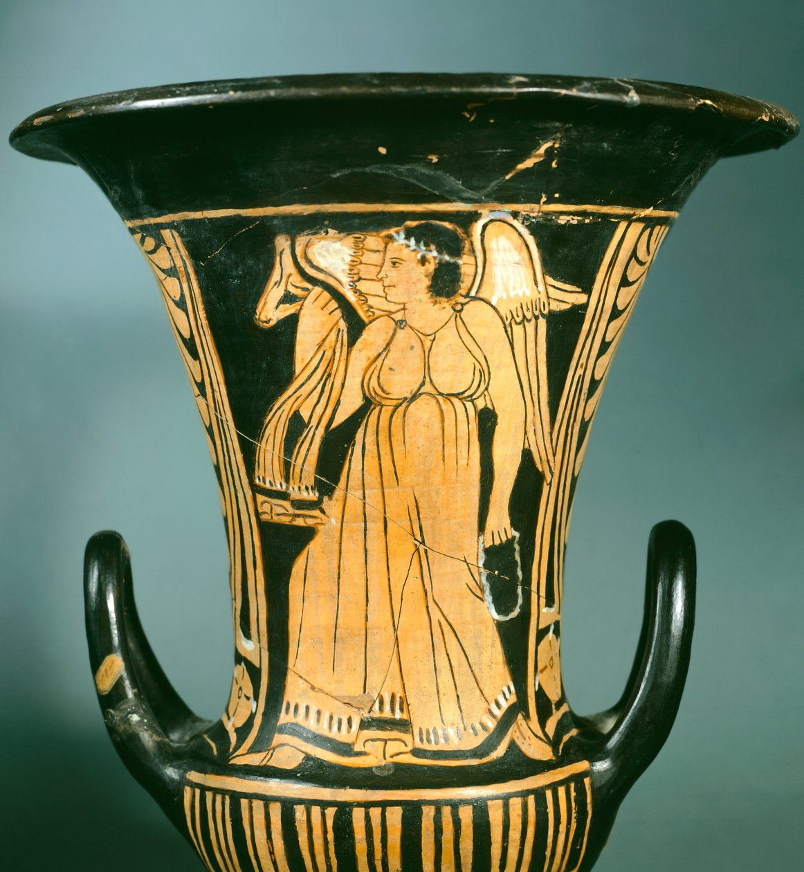 Calyx-krater (grote vaas) door de Berkeley Schilder met afbeelding van een gevleugelde geest. Etruskische beschaving, 4e eeuw v.Chr. door Etruscan