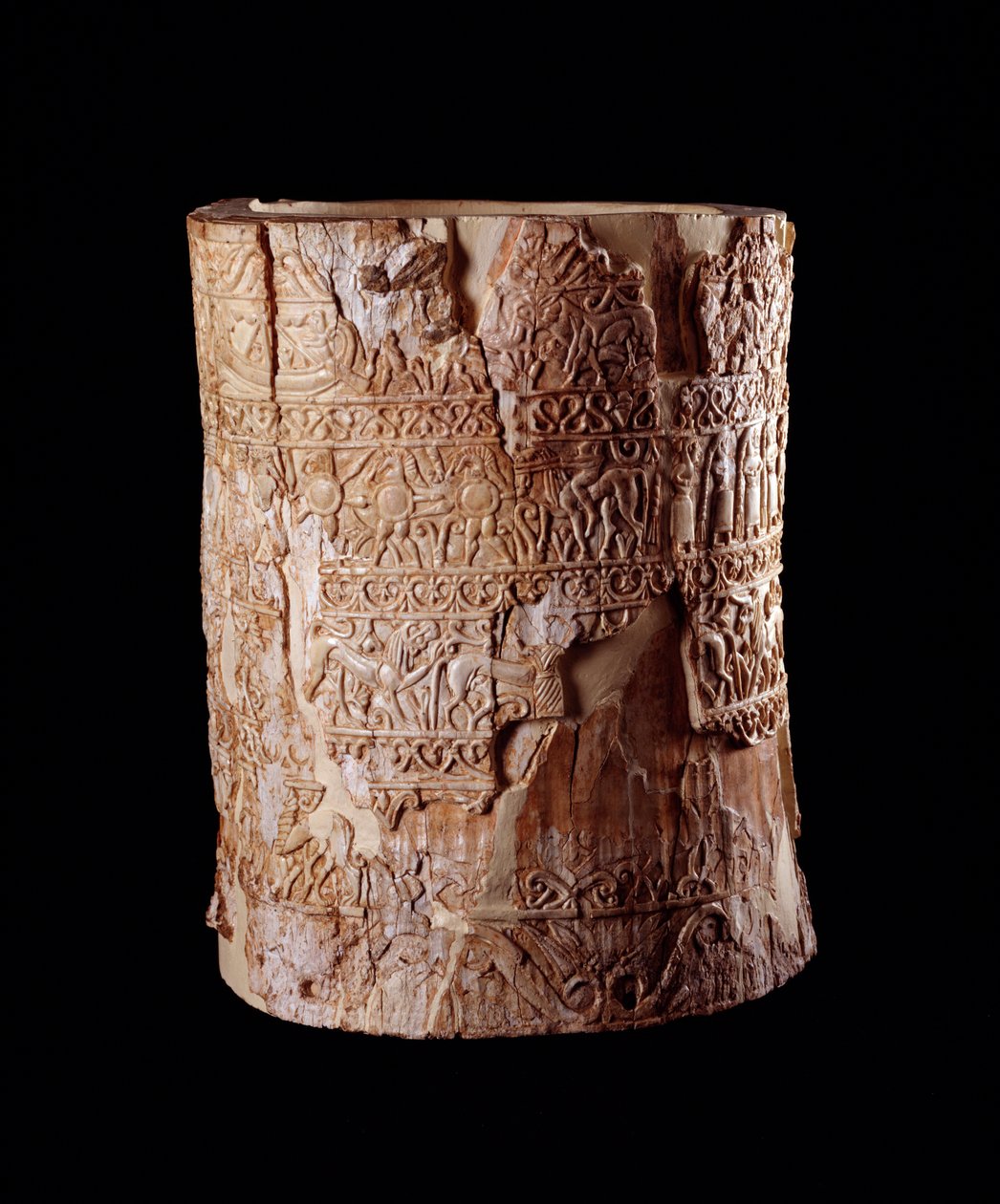 Etruskische beschaving: ivoren ciborium uit het graf van Pania a Chiusi, Italië - 7e eeuw v.Chr. door Etruscan