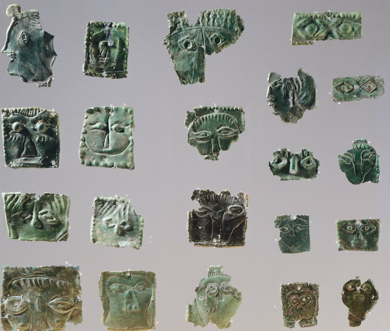 Ex-voto in bronzen plaat met ogen. Artefacten uit de objecten van het Heiligdom van Reithia Este (Venetië). Etruskische Beschaving, 5e-4e eeuw v.Chr. door Etruscan