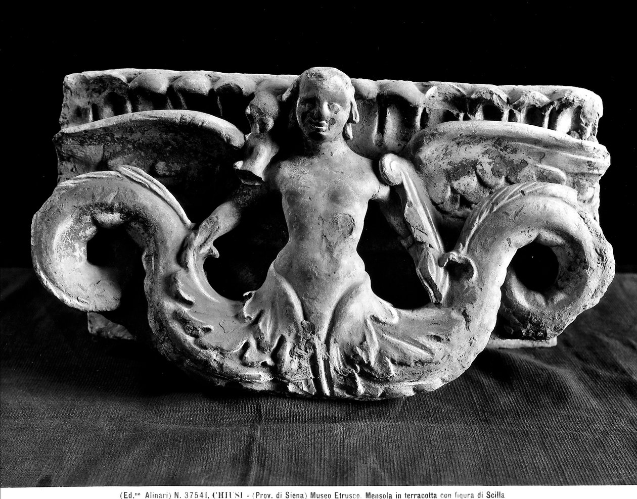 Rand met het figuur van Scilla door Etruscan