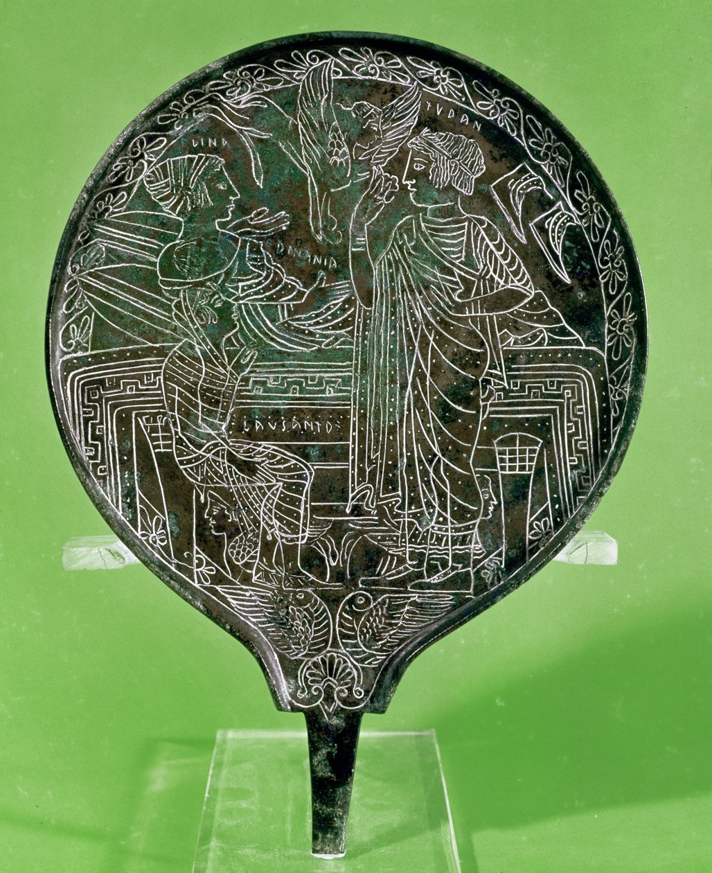 Spiegel met afbeelding van Aphrodite die Helena overhaalt om Paris naar Troje te volgen, uit Palestrina door Etruscan
