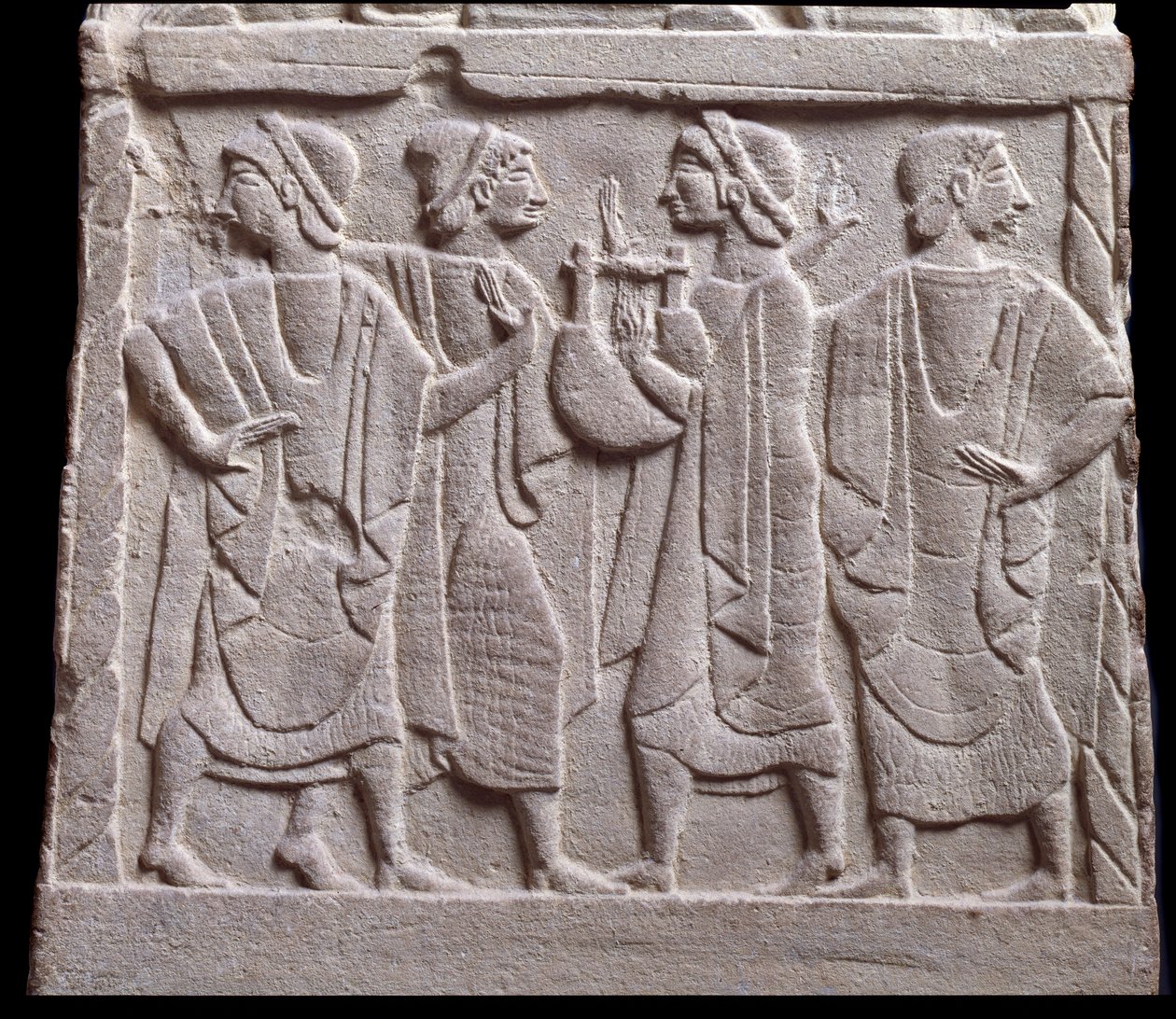Dansscène, laag reliëf van marmeren grafsteen door Etruscan Etruscan
