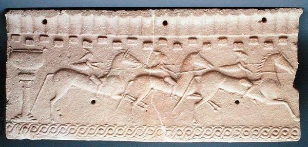 Plaquette met een reliëf van ruiters door Etruscan Etruscan