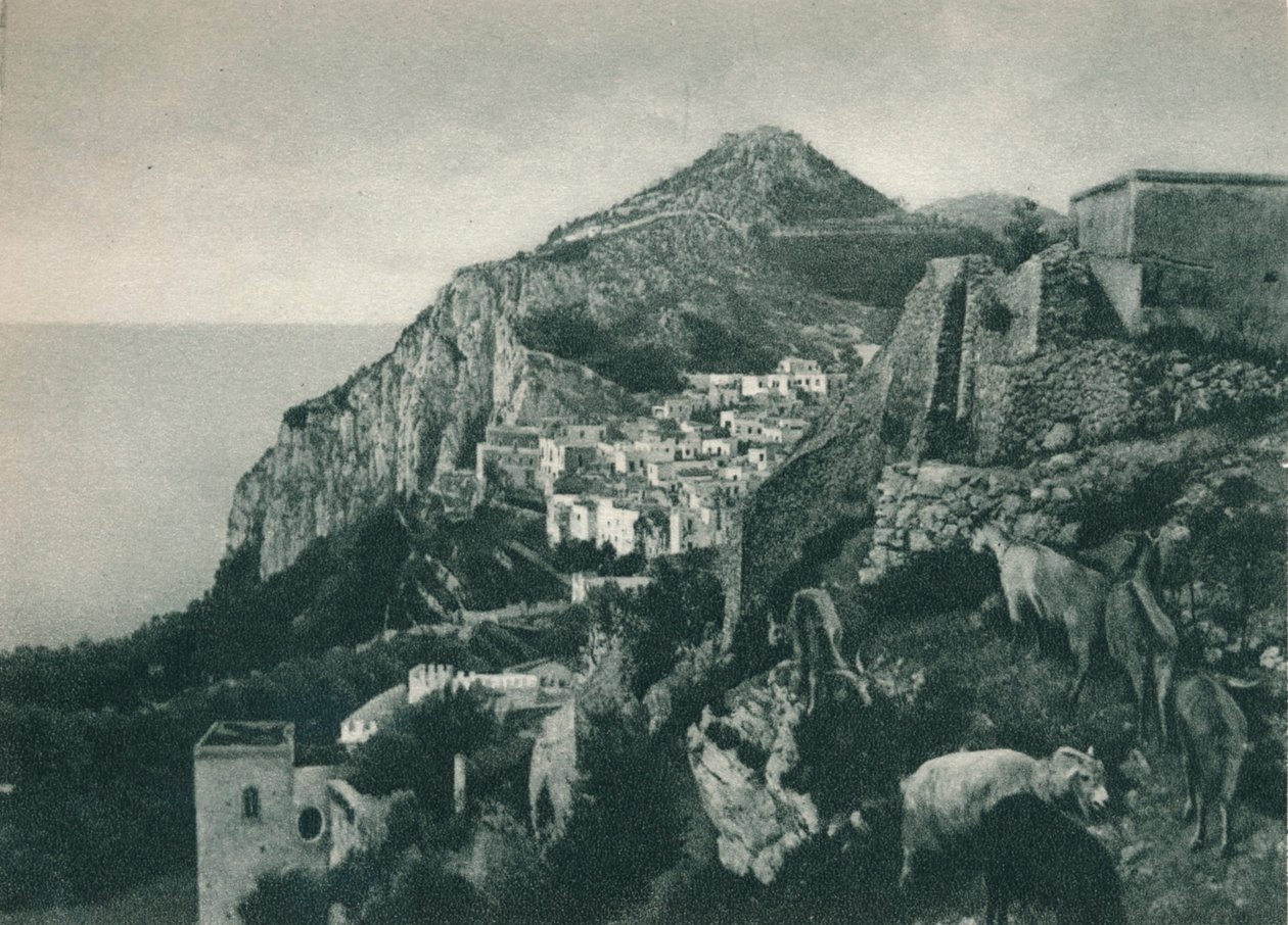 Uitzicht op de zee met Monte Solaro, Capri, Italië, 1927 door Eugen Poppel