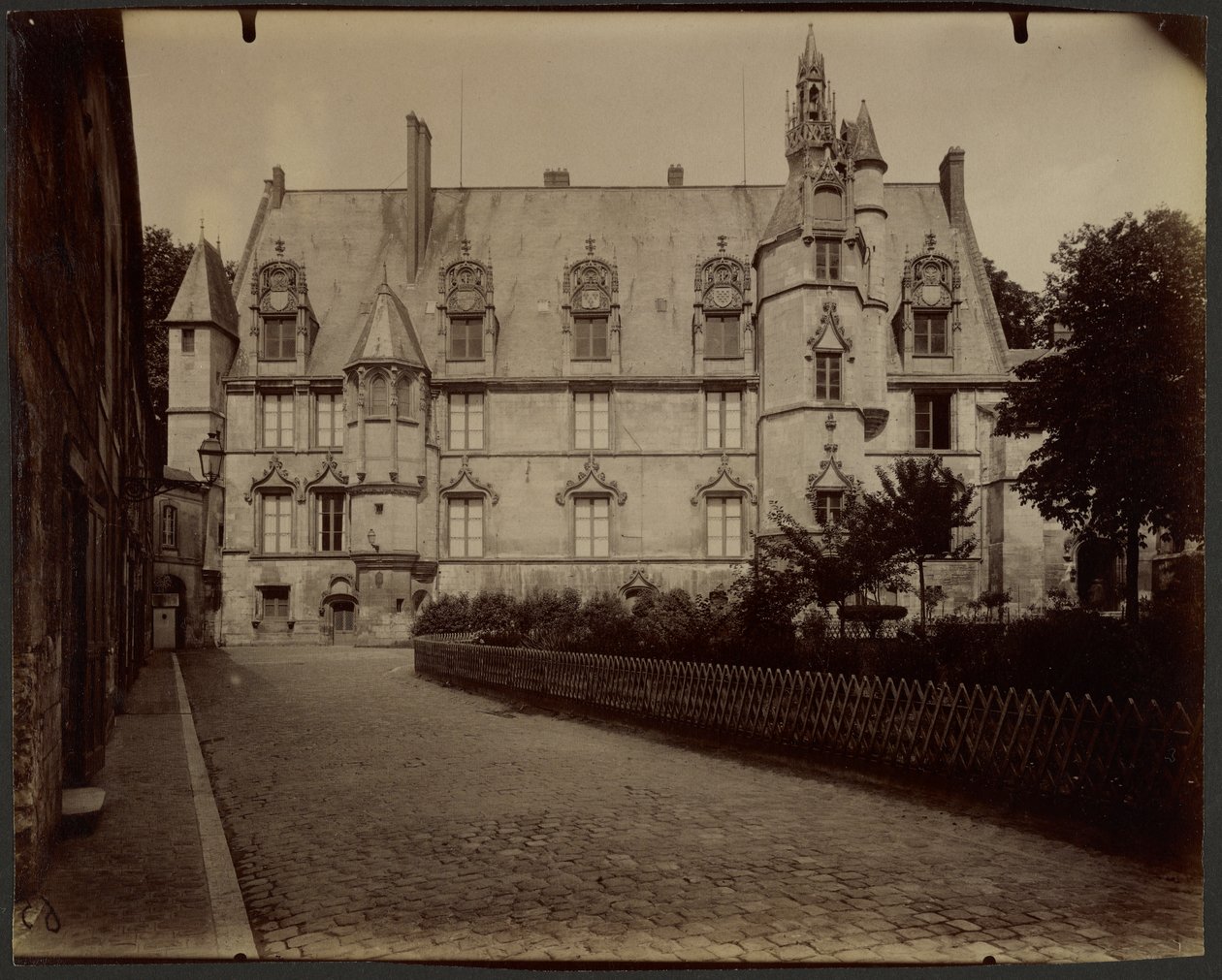 Beauvais, Paleis van Justitie door Eugène Atget