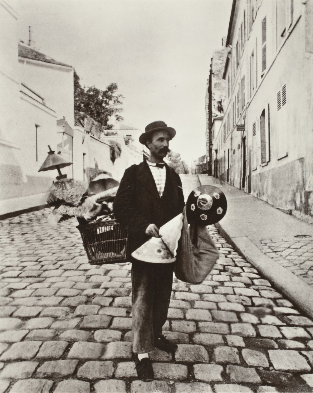 Lampenhandelaar door Eugène Atget