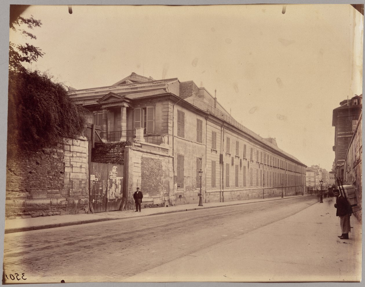 Natuurhistorisch Museum, rue Geoffroy Saint-Hilaire door Eugène Atget