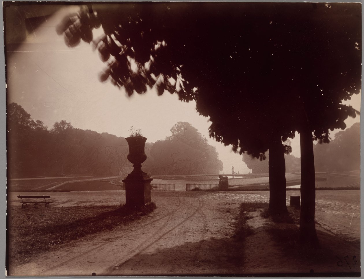 Saint-Cloud door Eugène Atget