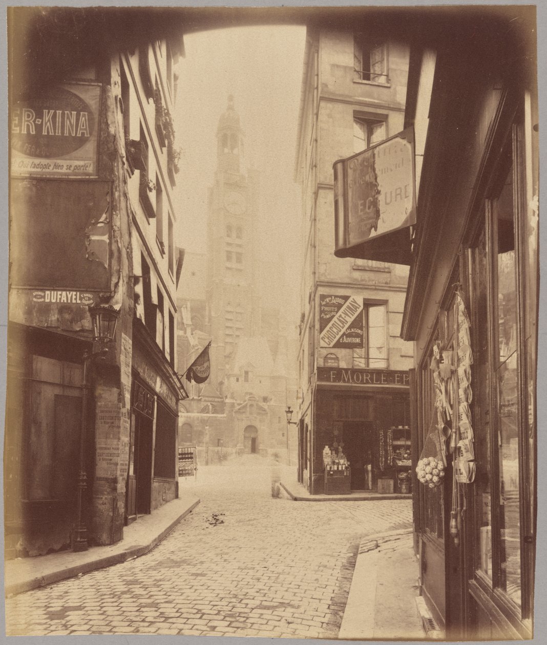Saint-Étienne-du-Mont, rue de la Montagne Sainte-Geneviève door Eugène Atget