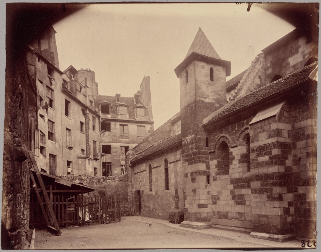 Saint-Julien-le-Pauvre door Eugène Atget