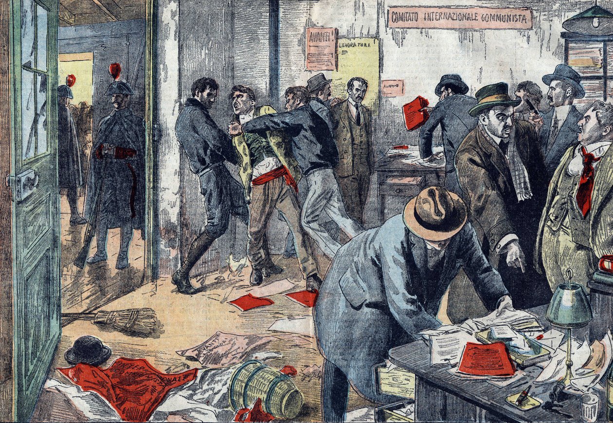 Benito Mussolini liet in februari 1923 massaal communisten arresteren in Triëst, Italië; doorzoeking van de kantoren van de krant 