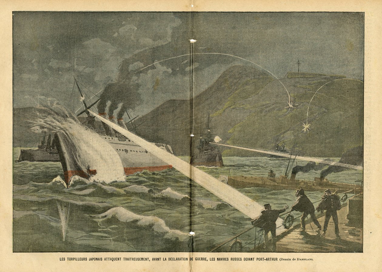 Illustratie van Eugene Damblans (1865-1945) in Le Pelerin, 21/02/04 - Japanse torpedo-aanval op Russische schepen voor de oorlogsverklaring - Rusland, Japan, Maritiem Marine Kust, Port Arthur, Russisch-Japanse Oorlog, Oorlogsschepen door Eugene Damblans