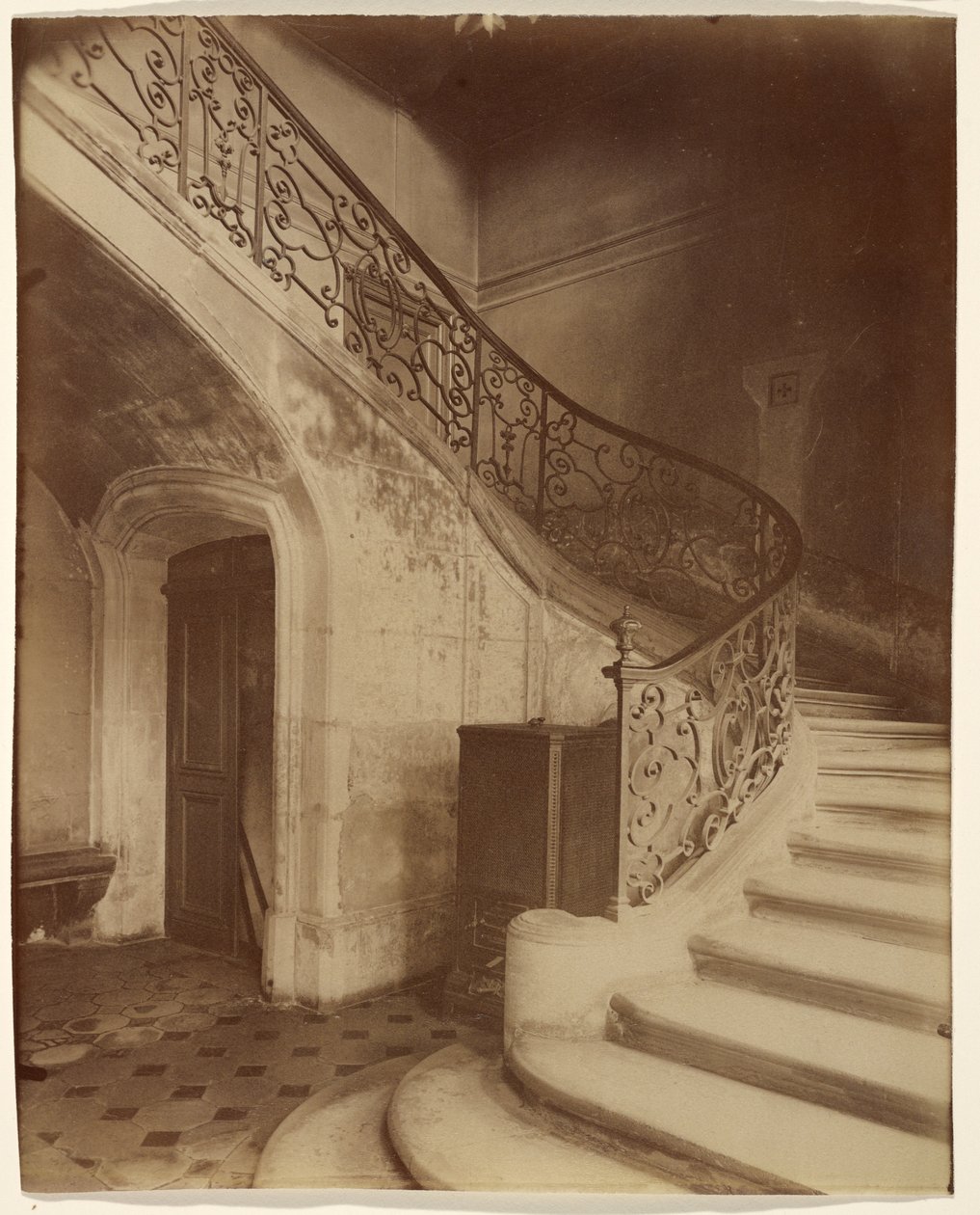 Hotel de la Brinvilliers, de gifmenger, Rue Charles V 12 door Eugène Atget
