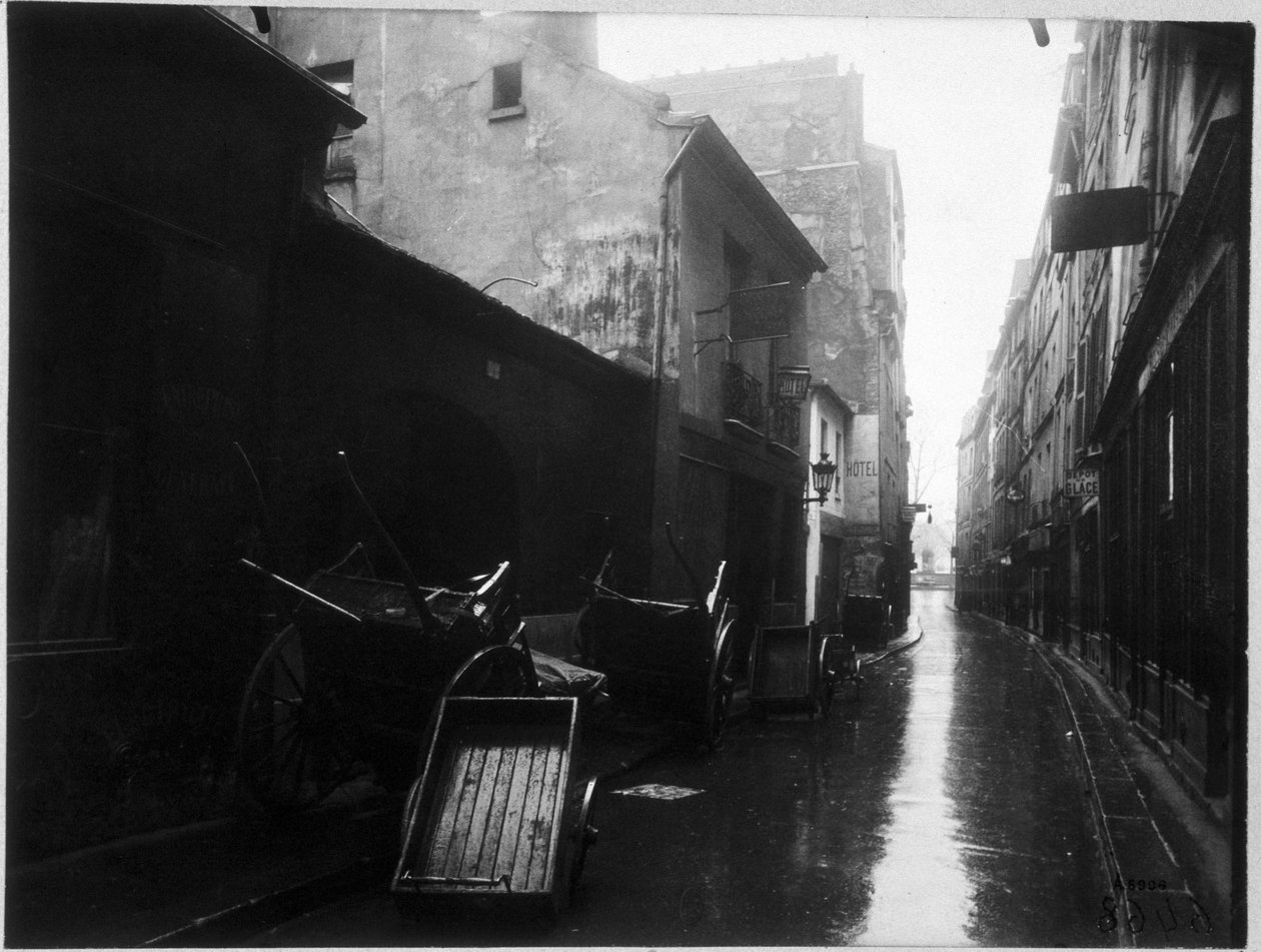 La rue de Bievre (fotografie) door Eugène Atget