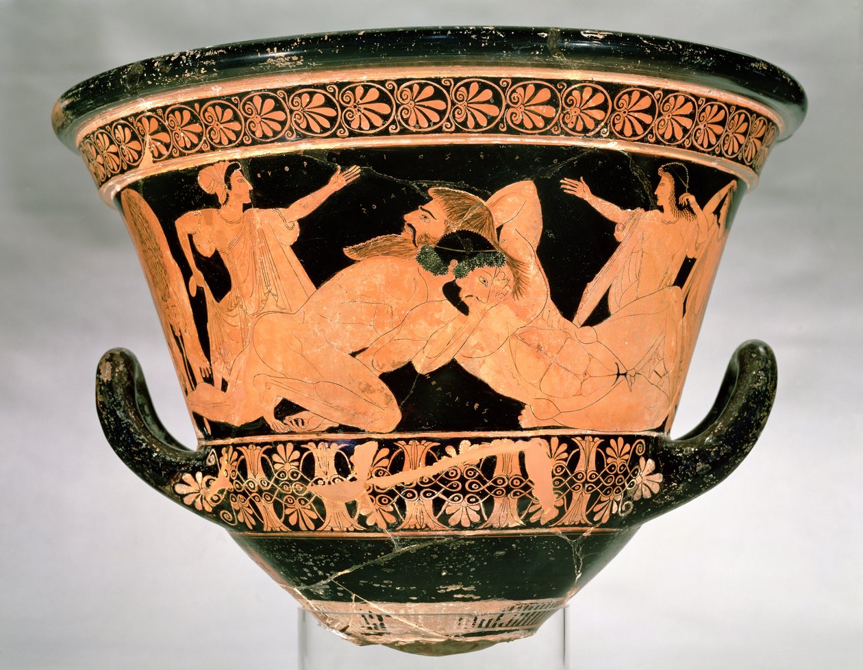 Attische roodfigurige kalixkrater met Herakles die worstelt met Antaeus, uit Cervetri, Italië, ca. 510 v.Chr. door Euphronios