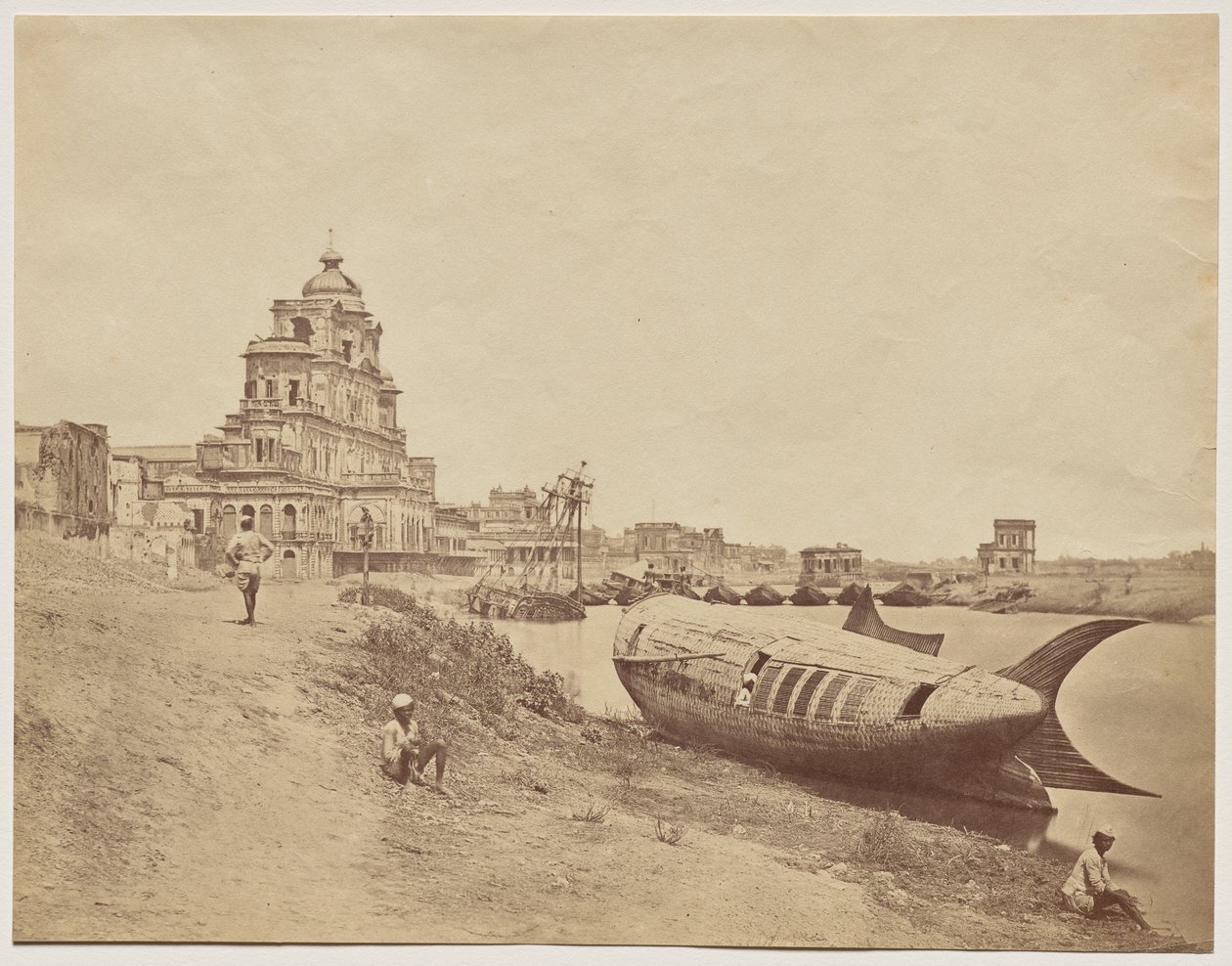 Chutter Manzil Paleis, met de Koningsboot in de Vorm van een Vis door Felice A. Beato