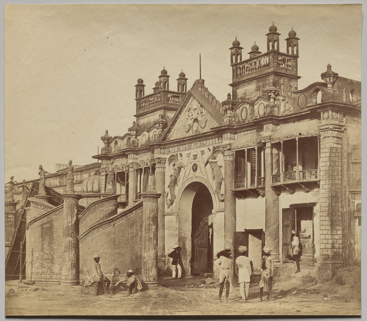 Poort die leidt naar de Kaiserbagh door Felice A. Beato