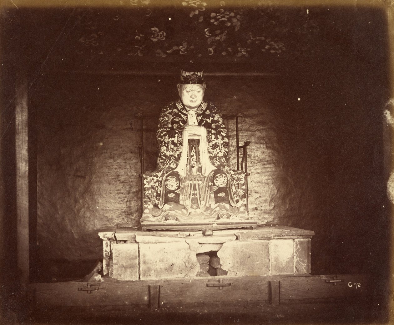 [Confucius, Kanton, China]. door Felice Beato
