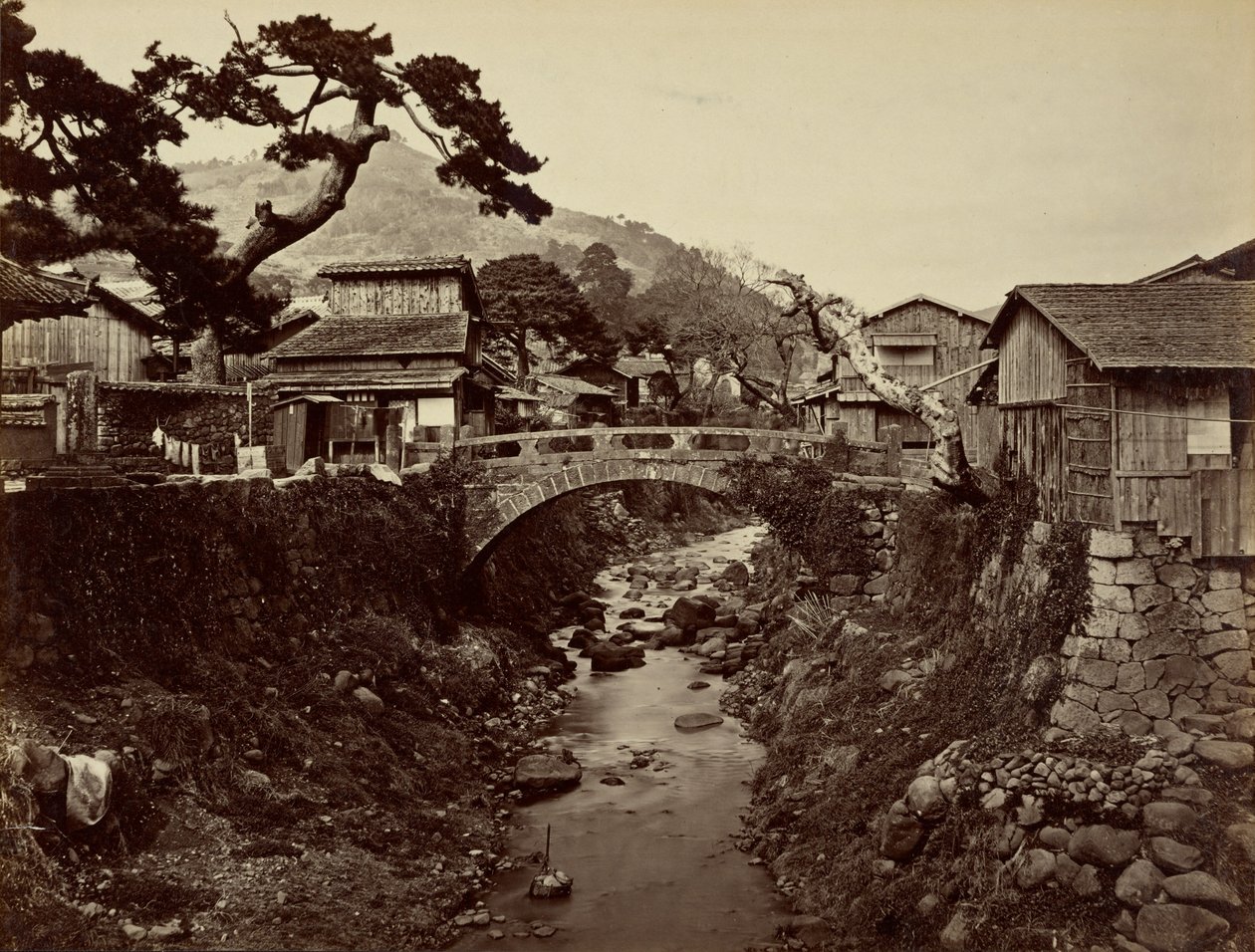 In de buurt van Nagasaki door Felice Beato