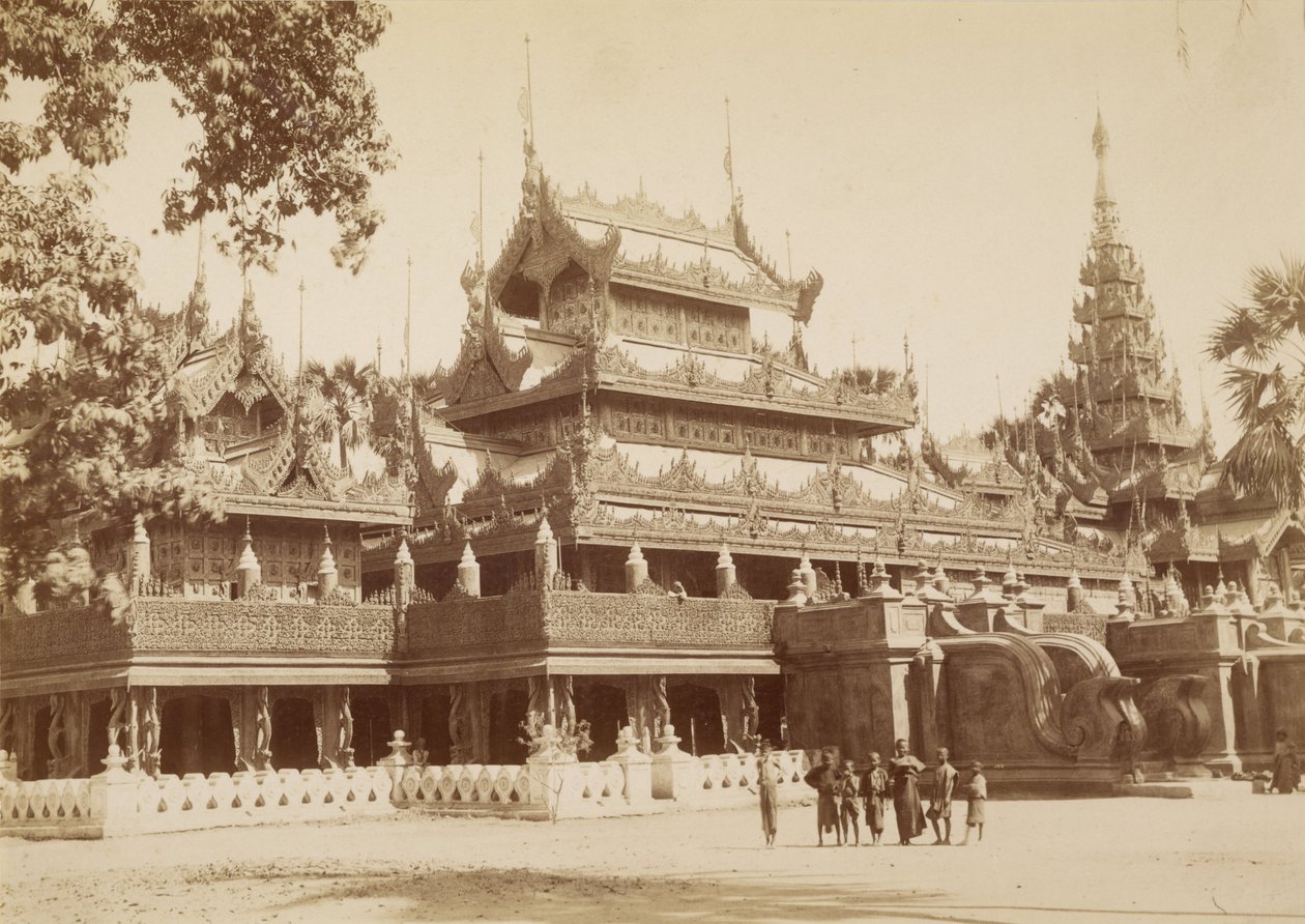 Gouden school van koningin Soopyalat aan A. Road, Mandalay door Felice Beato