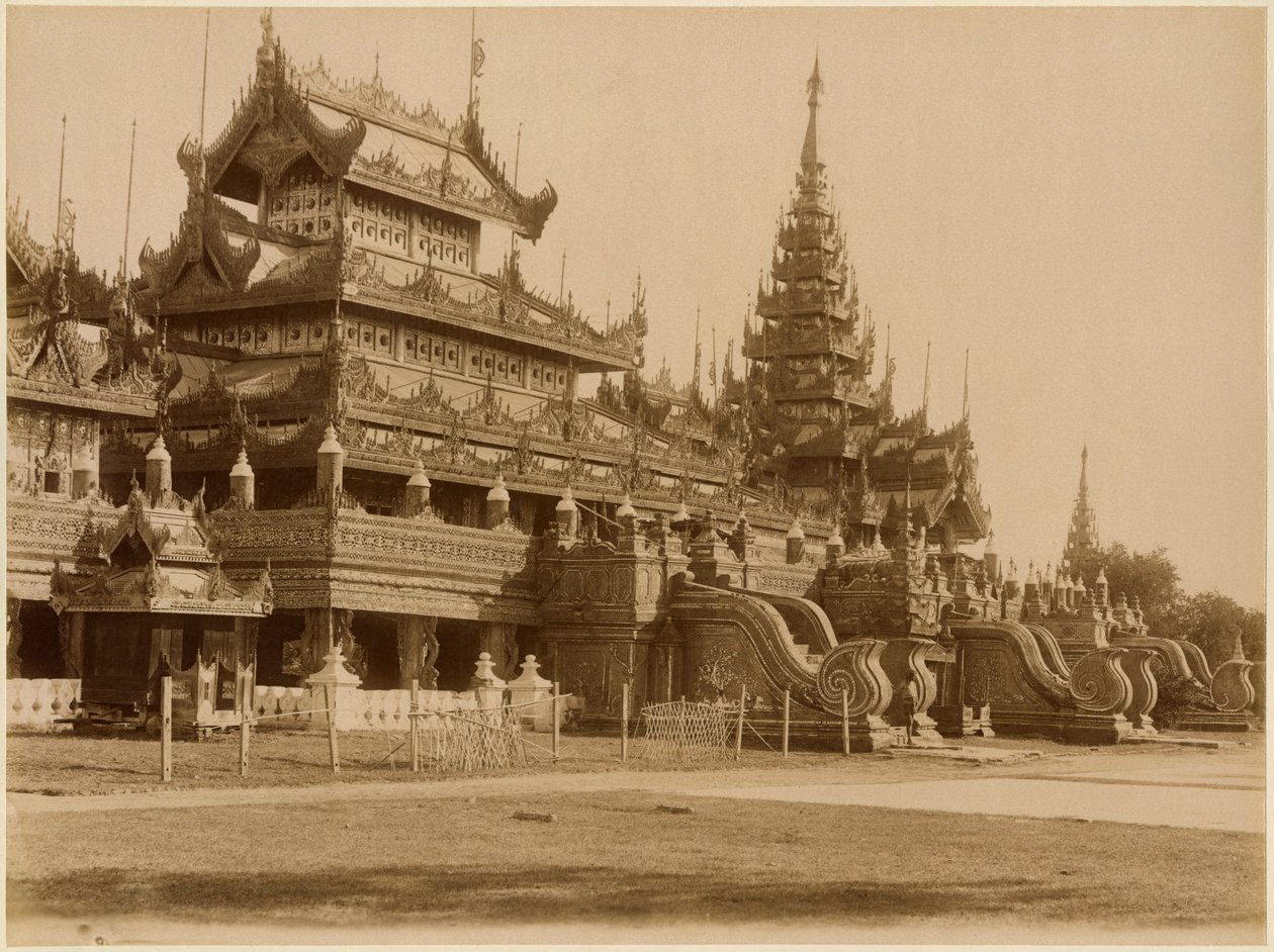 De Hman Kyaung of het glazen klooster, Birma, c.1890 door Felice Beato