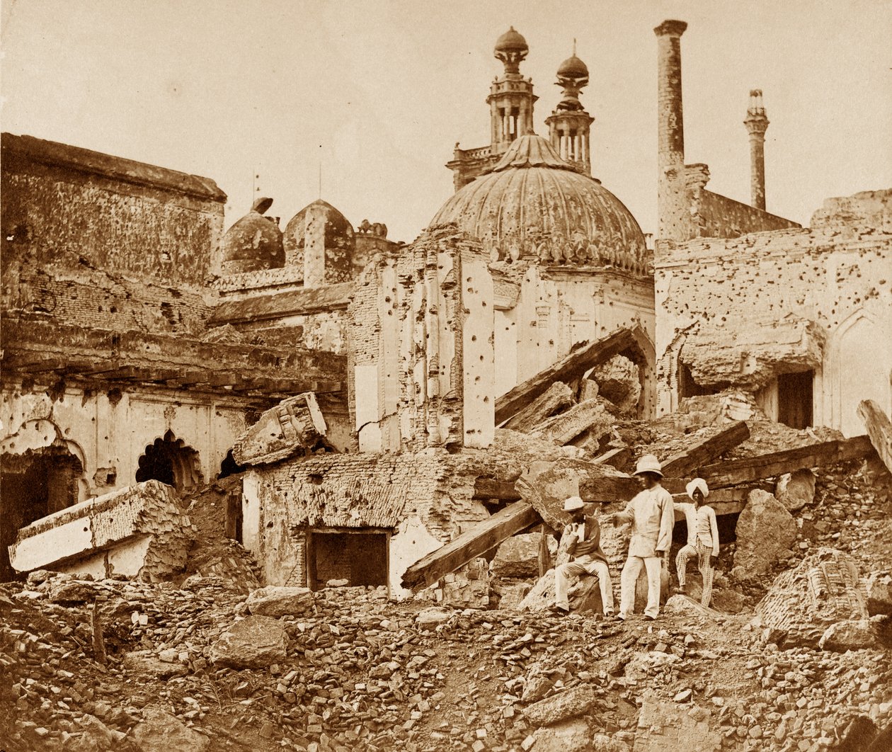 De mijn in de Chutter Munzil opgeblazen door de vijand bij de eerste aanval van generaal Havelock, Lucknow door Felice Beato