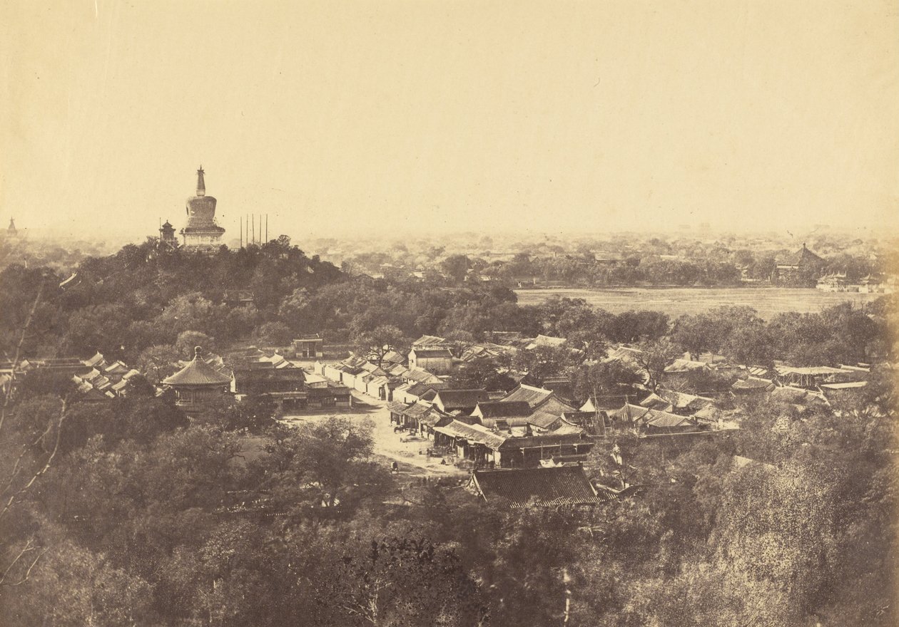Uitzicht op de Tuinen en Boeddhistische Tempel, Peking, Oktober 1860 door Felice Beato