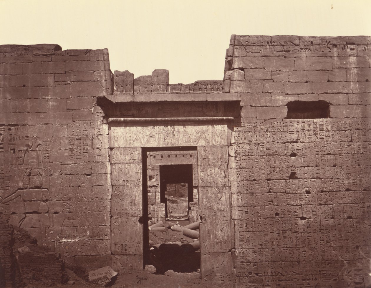 Tweede poort van de Grote Tempel van Medinet Habu, Thebe door Félix Bonfils