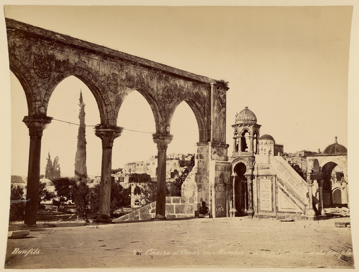 De troon van Omar of het platform in de tempel door Félix Bonfils