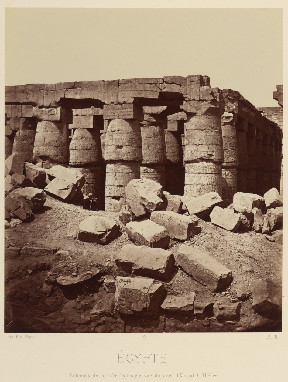 Zuilen van de hypostyle zaal, gezien vanuit het noorden. [Karnak, Thebe] door Félix Bonfils