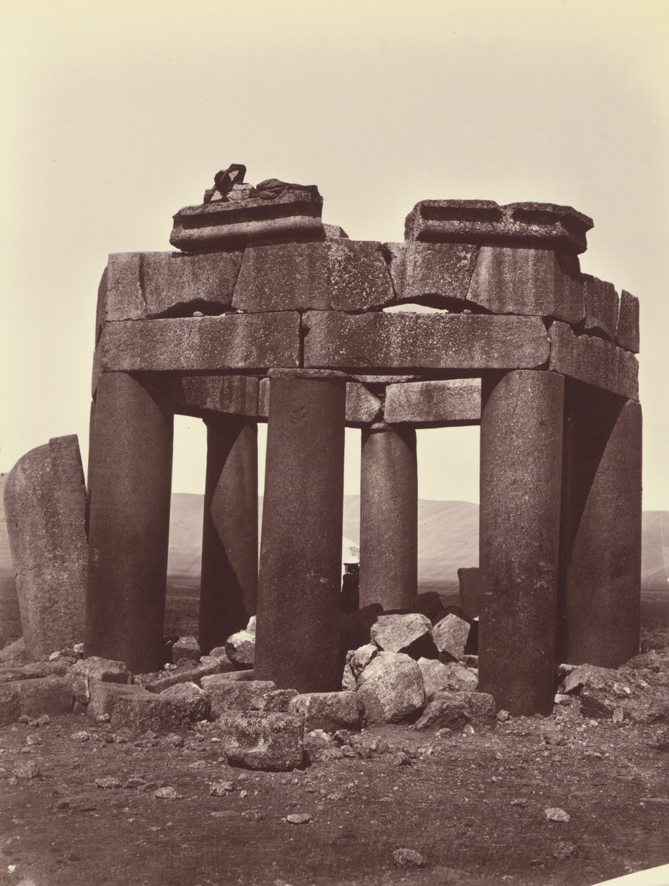 Koepel van Douris, in de Bekaavallei - Baalbek door Félix Bonfils
