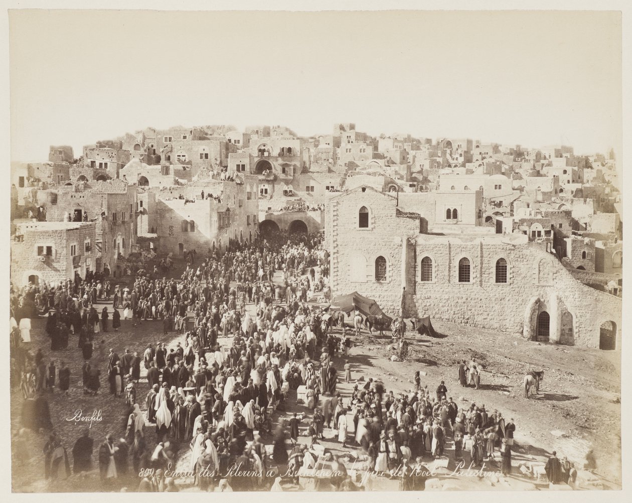 Intocht van de pelgrims in Bethlehem... Palestina #899 door Félix Bonfils