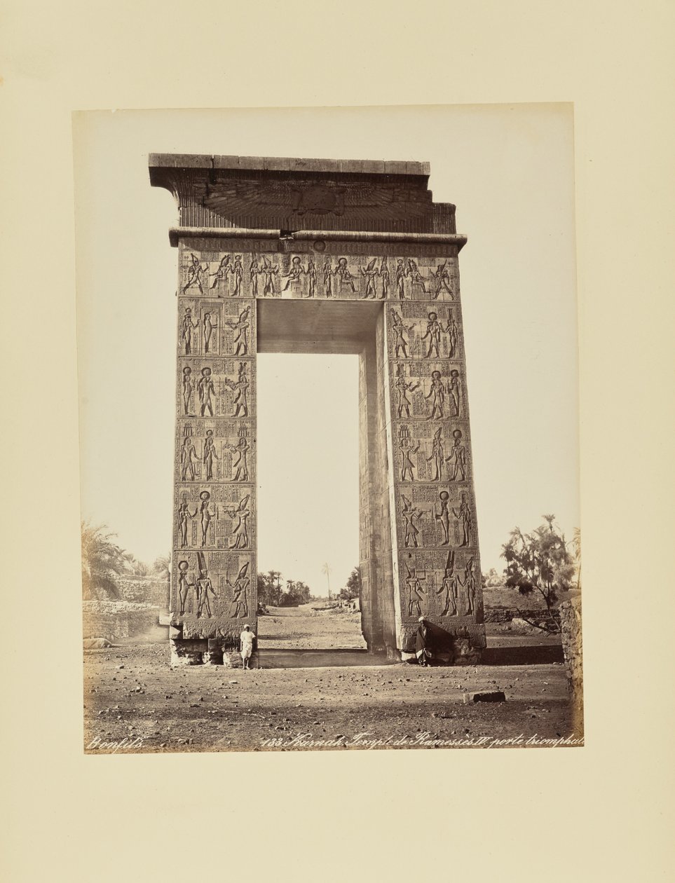 Karnak. Tempel van Ramses IV. Triomfpoort door Félix Bonfils