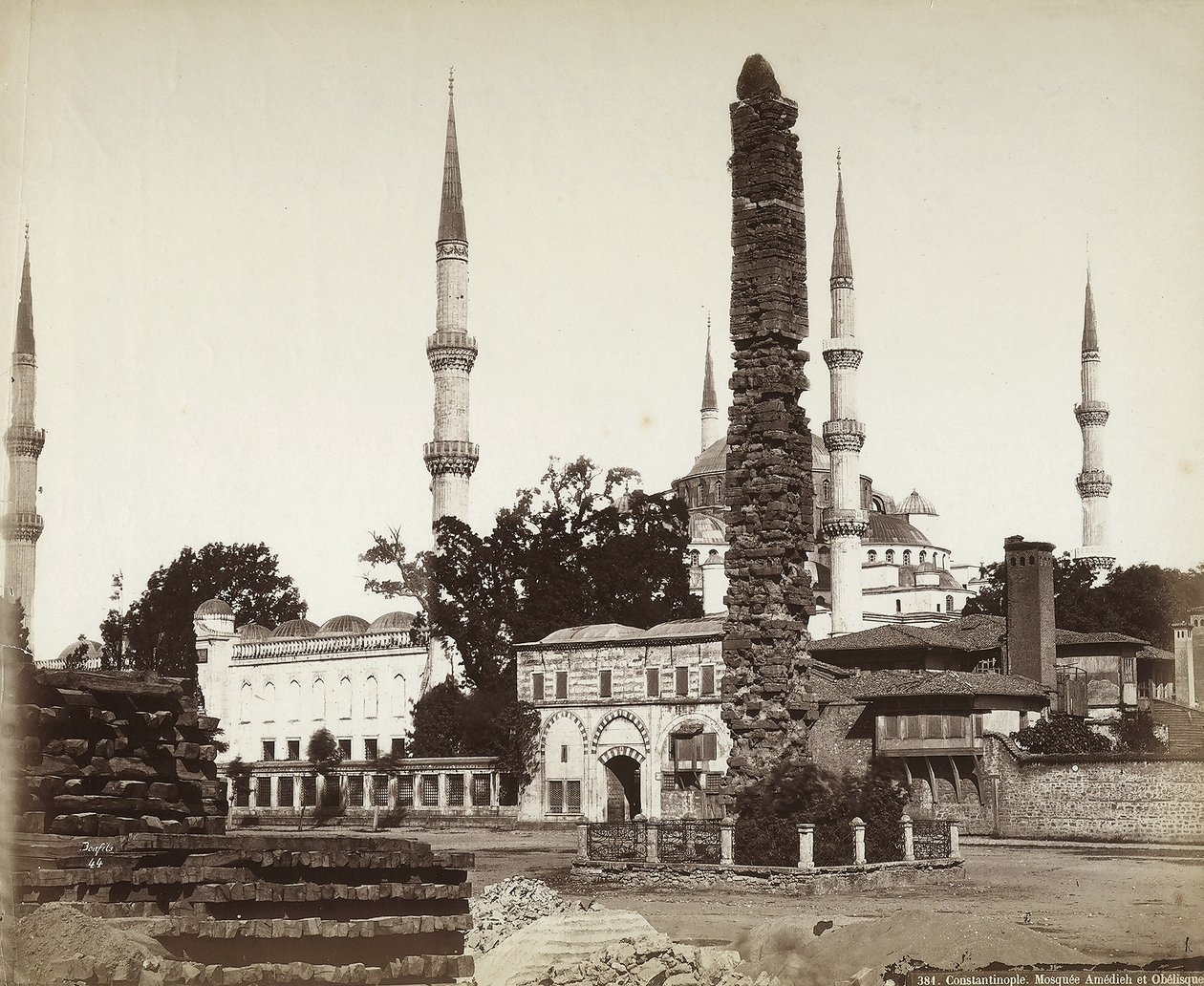 Moskee van Amedieh en Obelisk in Constantinopel door Félix Bonfils