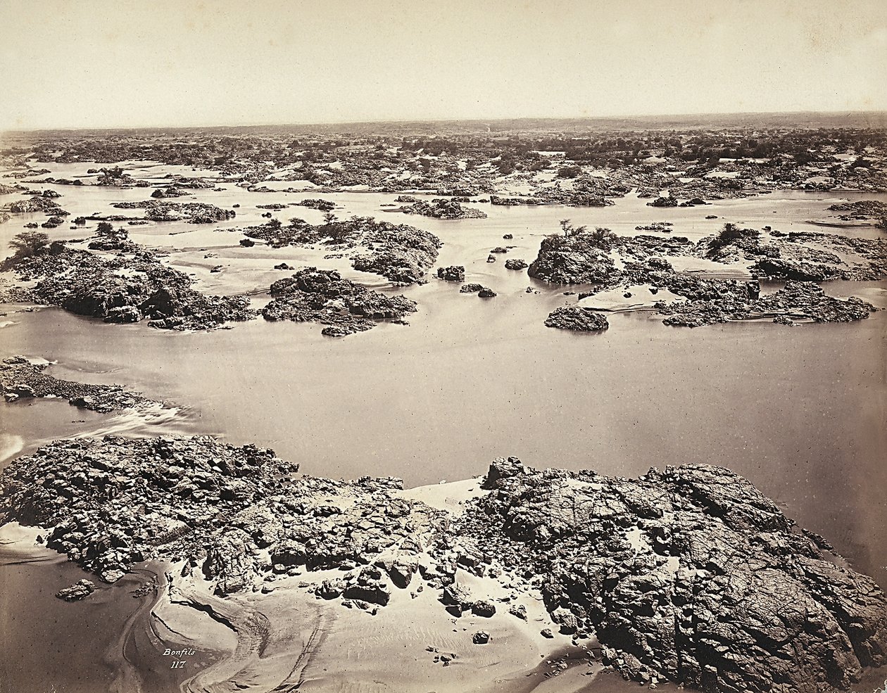 De eerste cataract van de Nijl, genomen bij Phyloe, Egypte door Félix Bonfils