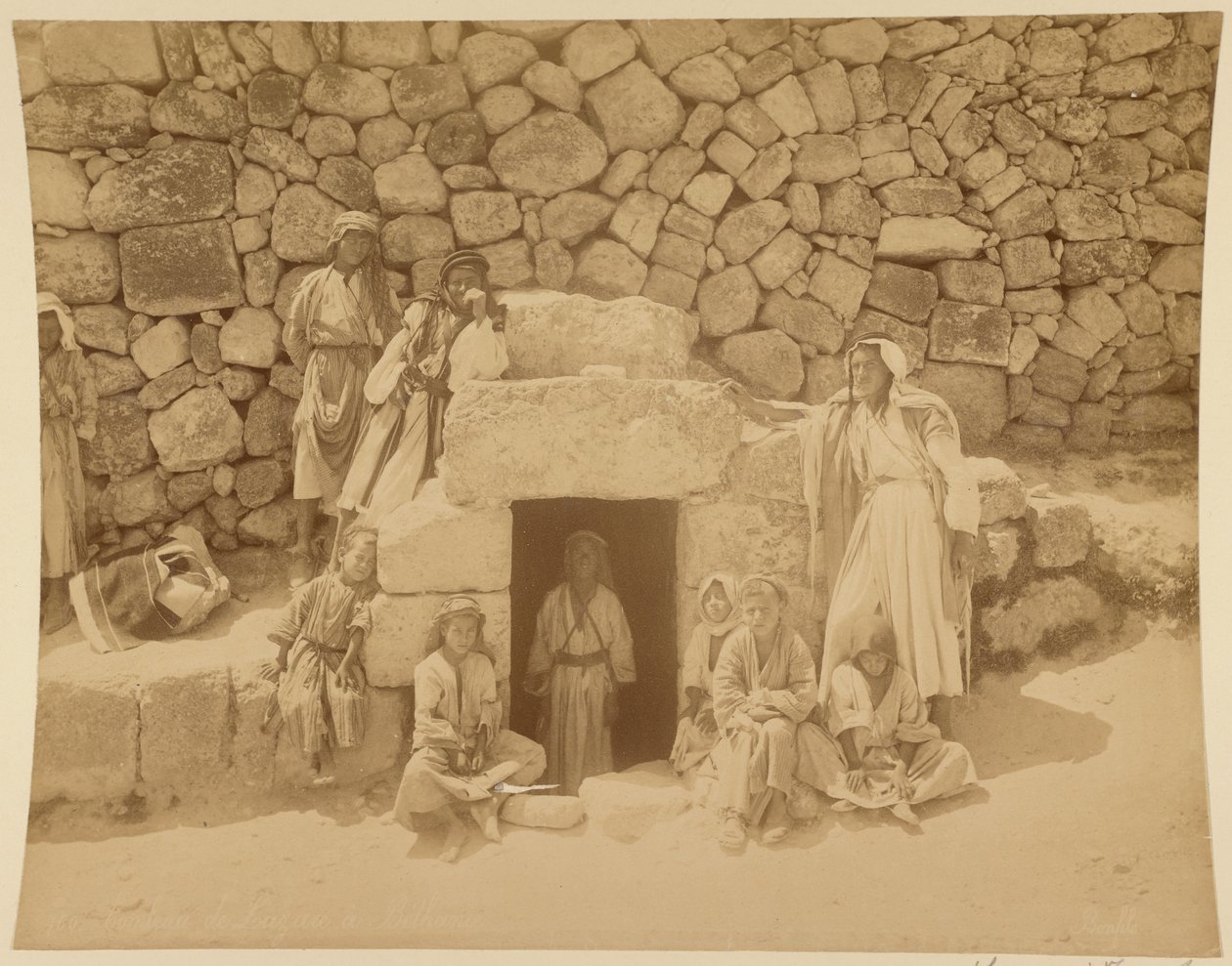 Het graf van Lazarus in Bethanië door Félix Bonfils