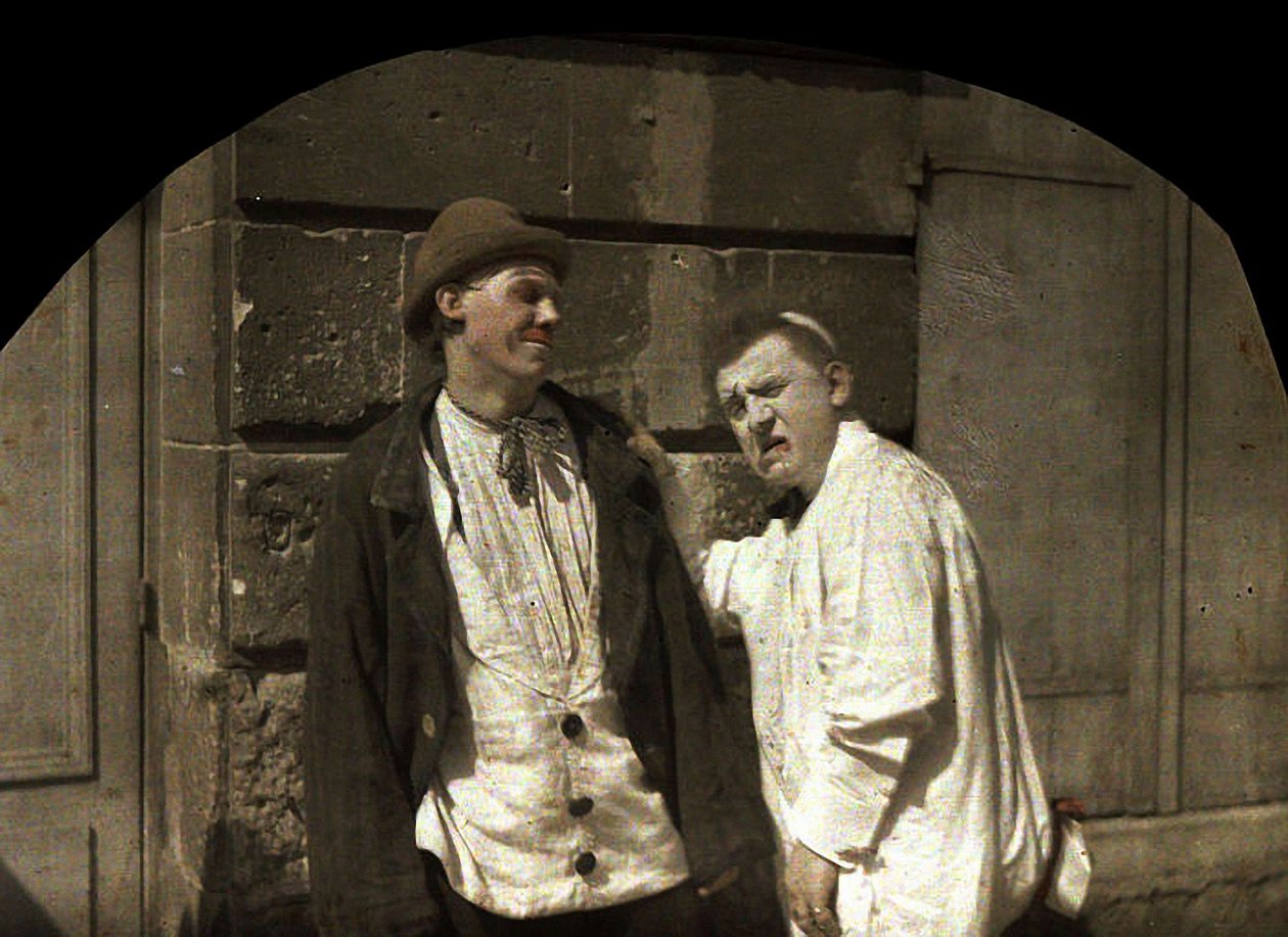 Footel de clown, en zijn zoon, Soissons, Aisne, Frankrijk, 1917 (autochroom) door Fernand Cuville