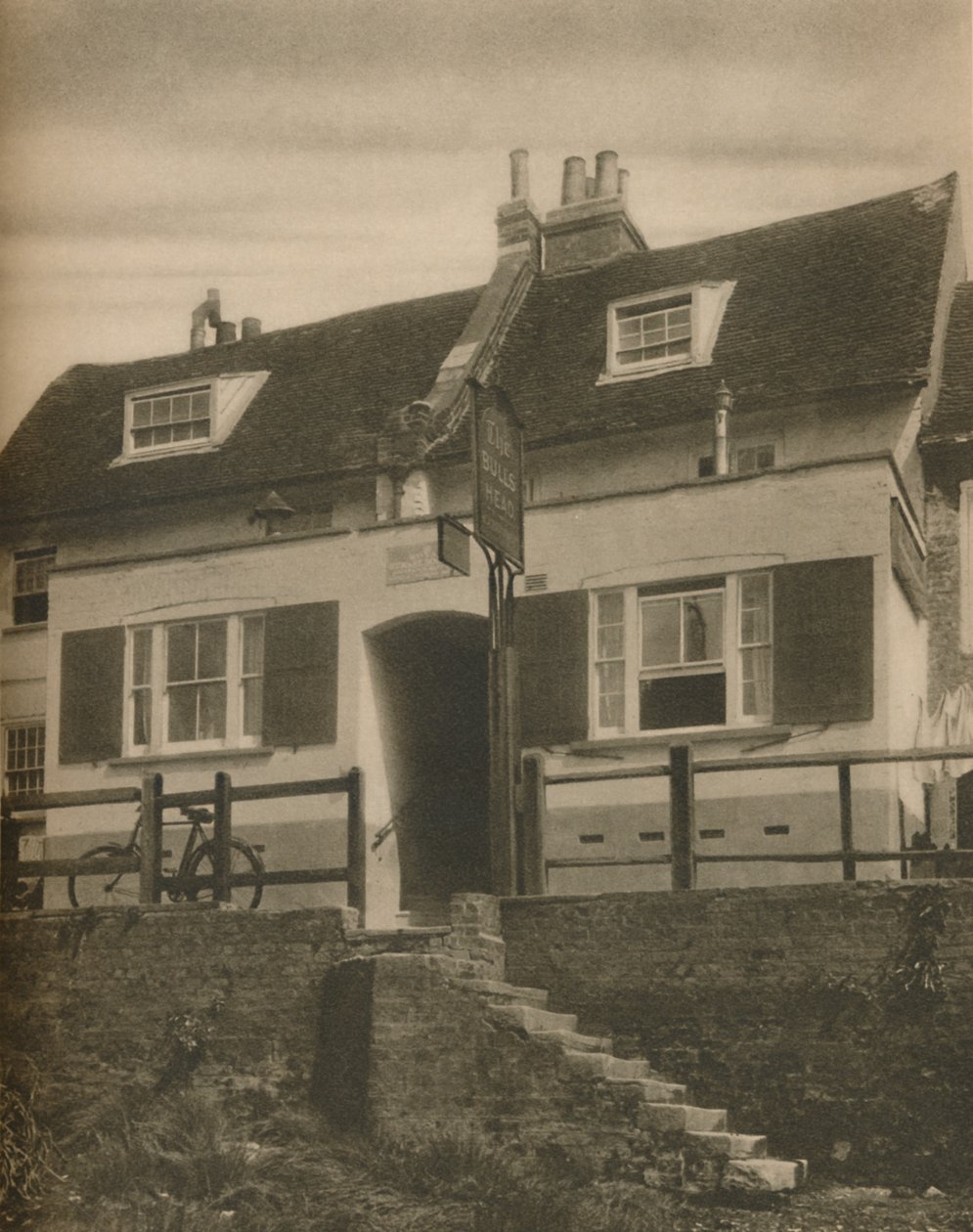 Het Uithangbord van de Stierenkop in Strand-On-the-Green door Field
